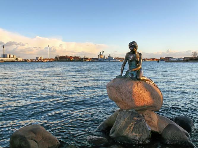 Copenhagen Little Mermaid statue